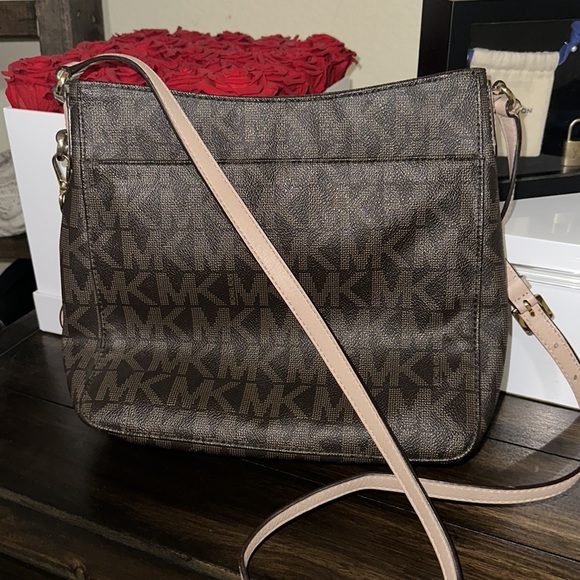Michael Kors Satchel Monogram - Picture 2 of 4